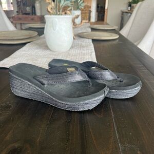 Womens Volatile Y2K‎ Black Wedge Heeled Thong Sandals Flip Flops Size 9